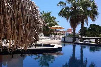 Image de One-Bedroom & Loft - A Short Walk To The Beach