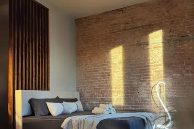 Image de King bed • Free Parking • Central Stay