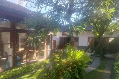 Image de Premier Location with  Peace and Privacy 3 Min Walk to Beach and Icon Mall