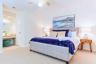 Image de Modern Home on Britain St • Heart of Irving