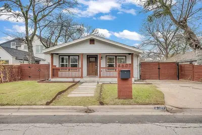 Image de East Atx 4br Getaway - Games | Bbq | Cowboy Pool