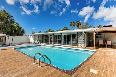 Image de Furnished Sunroom w/ Tv! Canal-Front Bradenton Gem