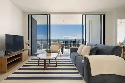 Image de Brand New 3br w/ Sea Views ~ Walk to Beach & Shops