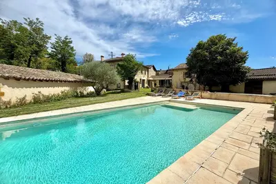 Image de Grande maison beaujolaise d'exception avec piscine