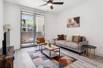 Image de CozySuites Glendale  - Westgate w pool! 18