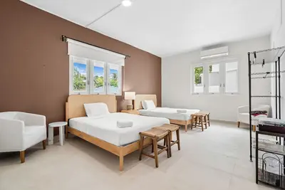 Image de Oceanside | swimming pool  | Parking