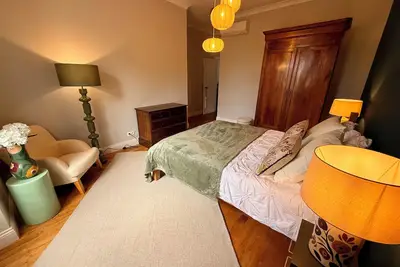 Image de Magnifique Maison Campagne, Distillerie rénovée, Jacuzzi, piscine, patio, jeux