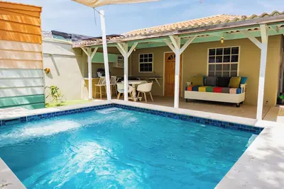 Image de Sunny Island Stay with Private Pool - Palm Beach by Lucha