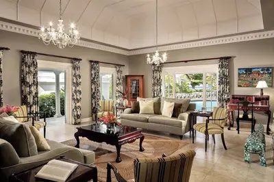 Image de Spacious Bedroom Located in Founders Cove Separate Living room