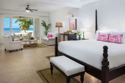 Image de Located in Founders Cove Spacious bathrooms King or double beds