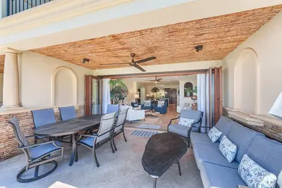 Image de Experience 5-star luxury in our beachfront villa