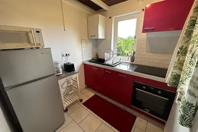 Image de Bungalow avec vues mer, piscine, barbecue, grande jardin