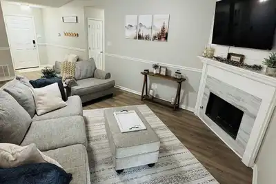 Image de Your Home Away From Home in Bryant 3/2 Minutes From Everything