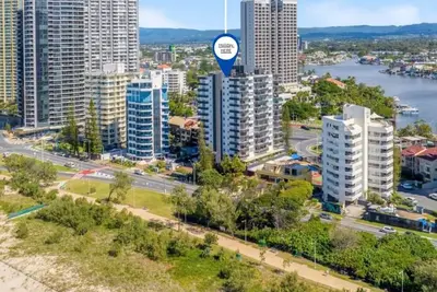 Sun & Fun Beachfront Retreat – Pool & Spa