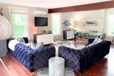 Image de Nantucket-Style in Hudson: Beach Walks & Forest Trails, 1 step to Montreal Magic