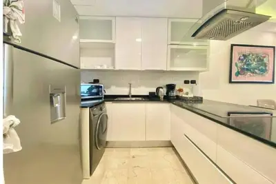 Image de Sophisticated 2 Bedroom Condo