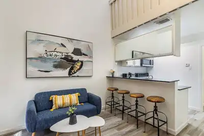 Image de Cozy Renovated 2 Bedroom Apt Near Downtown