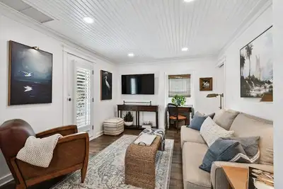 Image de New luxury apartment in Seminole. Less than 5 minutes to Gulf beaches!