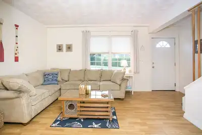 Charming 2-Bedroom Ocean View Condo- Prime Location