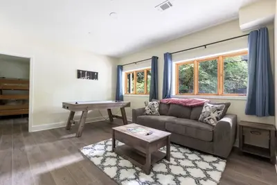 Image de Walk 2 Helen: Movie Rm, Retreats, Groups