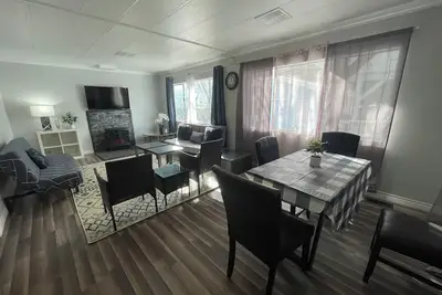 Image de Cozy 2-bedroom 2-bath fully remodeled with great backyard with a view!