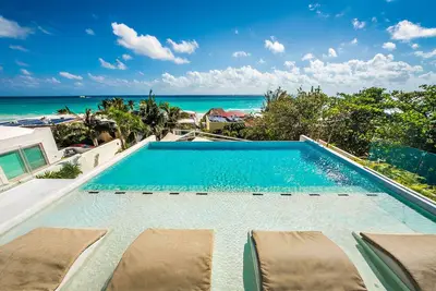 Image de Vista Hermosa: Spacious 8-Br Villa w/ Rooftop Pool & Terrace in Playa del Carmen