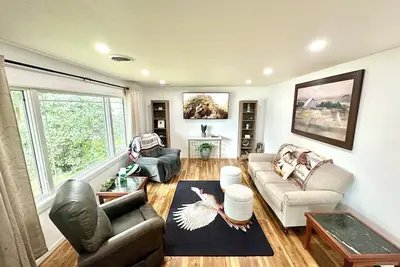 Image de Pleasant pheasant meets all your needs!