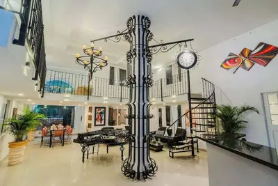 Image de Walled City 9br Luxury Casa - Jacuzzi & Pool Table