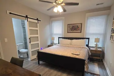 Image de Cozy 3br/2ba house, 15 Mins to Downtown & Airport
