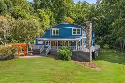 Image de Luxury Farmhouse Haven - Hike, Relax, Bbq, 25 mins to Avl