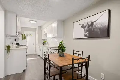 Image de Cozy Emerald Hideaway - Pet Friendly