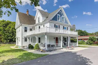 Image de Westerly Apt Steps From Downtown + Beaches Nearby