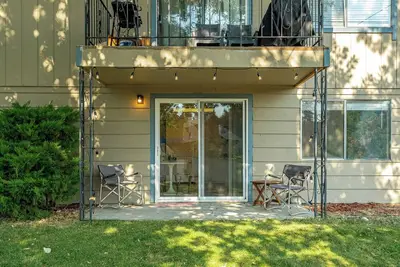 Image de 2Bed Spokane Grnd Floor Unit – A/C, In-Unit Laundry, Parking, King&Queen Beds!