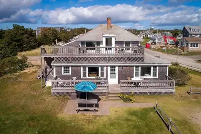 Image de Charming 4-bedroom cottage in serene West Dennis, close to beach!