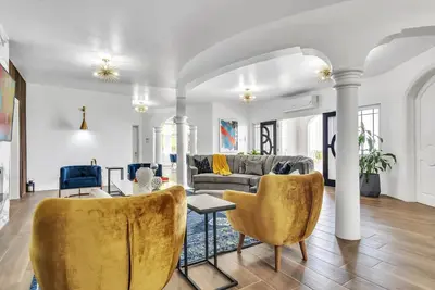 Image de 4-Bedroom Mosaic Luxury Villa