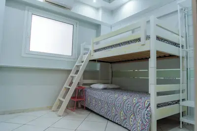 Image de Right in the heart of a vibrant city, yet quiet, quality and cosy appartment.