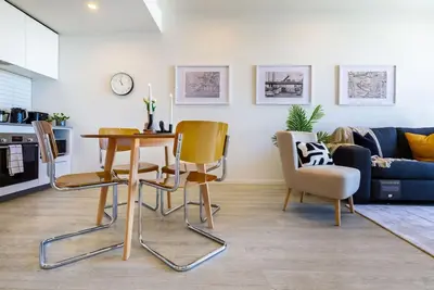 Image de Central City Apartment. Sleeps 4. Elevator Access