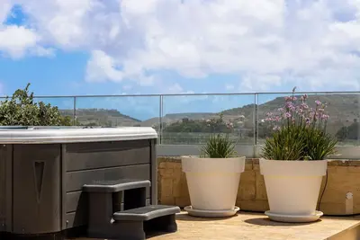 Image de Rooftop Hideaway, Jacuzzi, Bbq & PETss