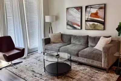 Image de Cozy 1-bedroom apartment with fitness room and Ac in charming Addison