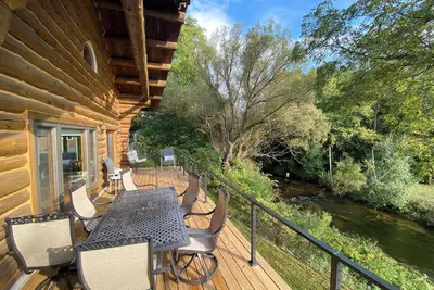 Image de Cozy cabin on the Pentwater River with hot tub, central air and ample parking.