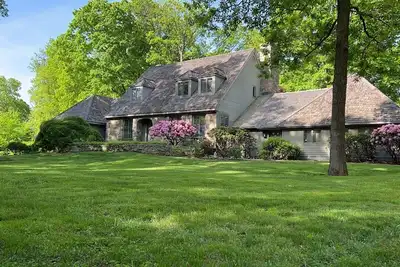 Image de Peaceful Vintage Home with Private Pond in Redding, Ct.