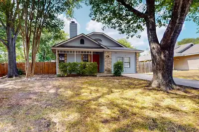Image de Cozy house in South Austin w/full kitchen, living room, Wifi, enclosed backyard