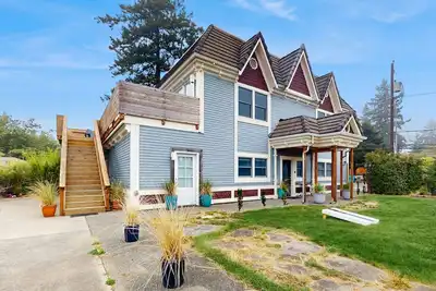 Image de Charming home with expansive views, dog-friendly, large yard with yard games