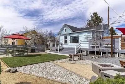 Image de Reno`s Getaway- King Bed, Hot Tub, Lovely Yard