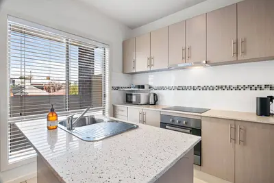 Image de Bright 2-Bed Flat with Balcony in Kensington