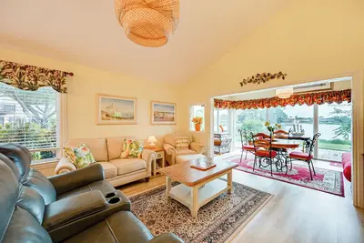 Image de Extended Stay in Estero: Townhome w/ Lake Views!