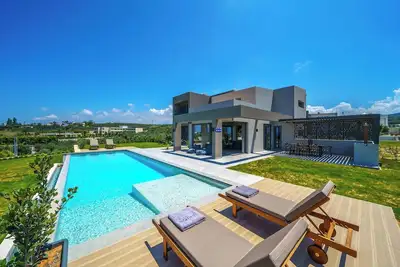 Image de Oceanea Villa: Walk to Agia Marina Beach, Shops & Restaurants / Private Pool