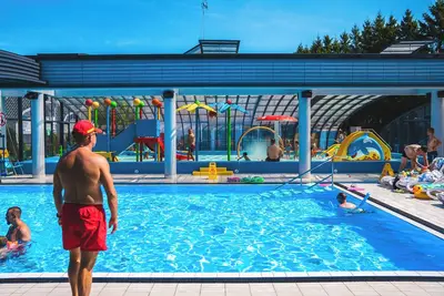 Image de Collins Holiday