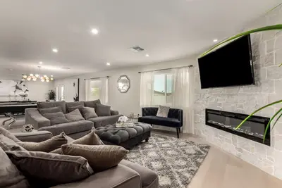 Image de Elegant 4bd/2ba Home in Prime Glendale Location!