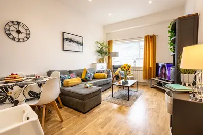 Image de Surf’s Edge : Pet-Friendly 2‑Bed Apartment Near Beach in Rhosneigr | Managed by Anglesey Holiday Let